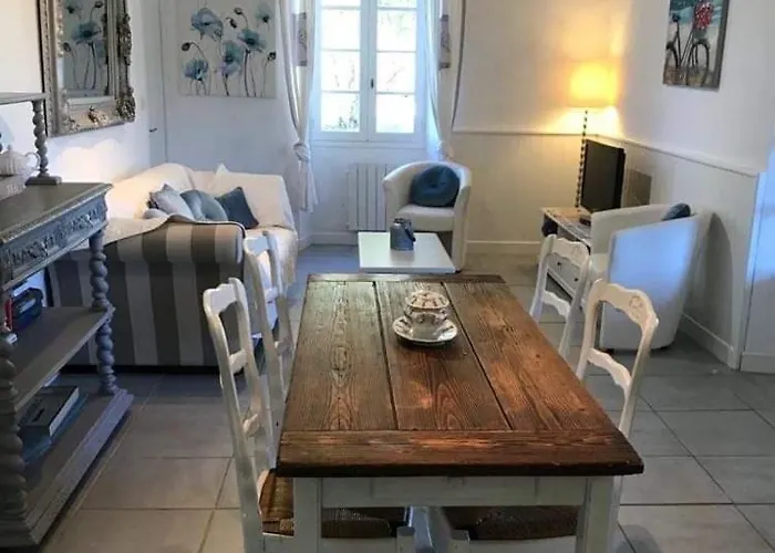 Апартаменты Le Clos Des Lilas, De Charme Daglan