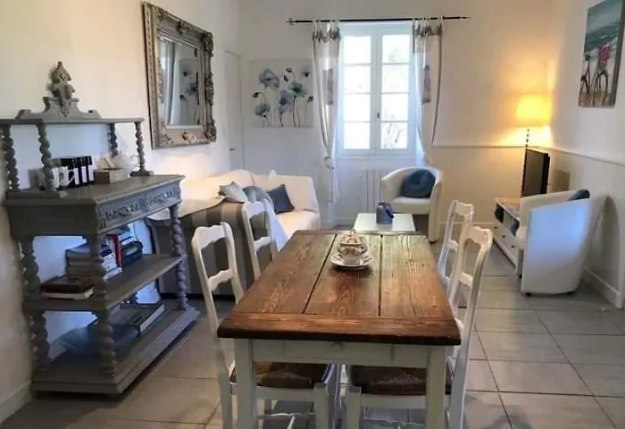 Le Clos Des Lilas, De Charme Апартаменты *