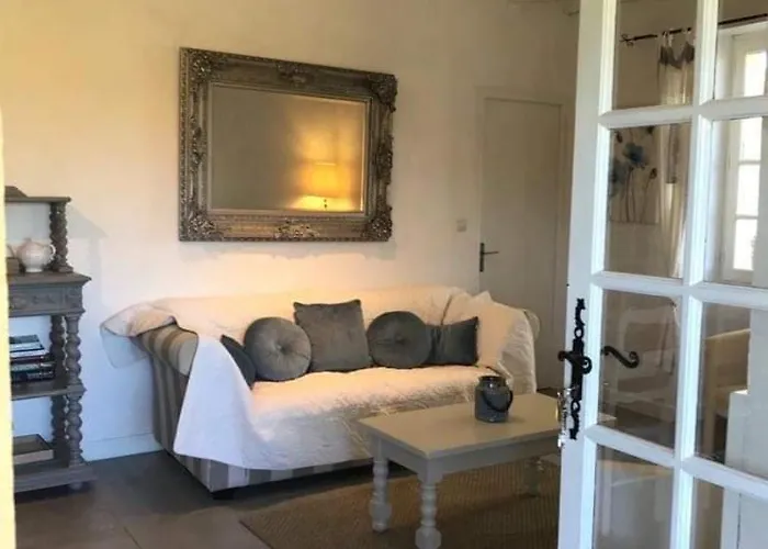 Апартаменты Le Clos Des Lilas, De Charme *