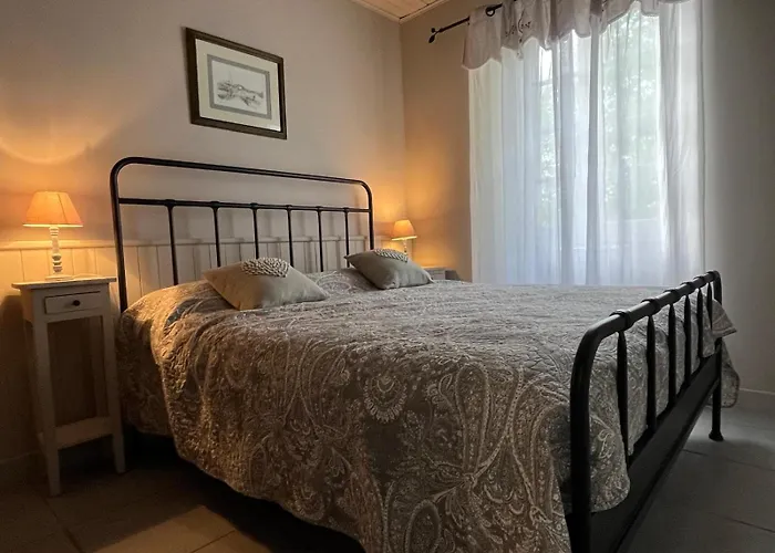 Апартаменты Le Clos Des Lilas, De Charme